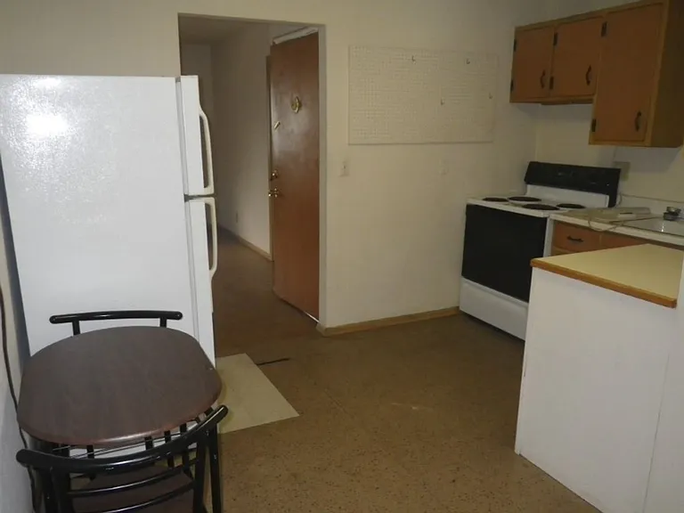 119 River St -Martin Apts — Photo 6