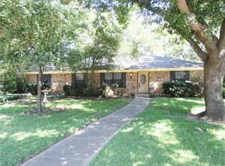 2002 Meadow Ct, Grand Prairie, TX 75050