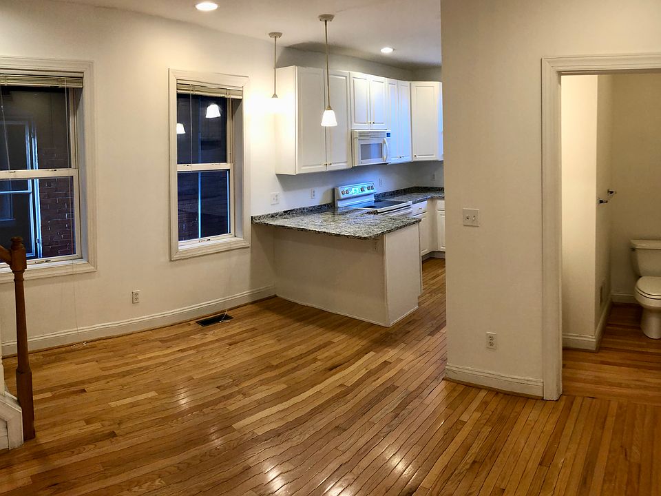 1st image of 115 Winchester Pl