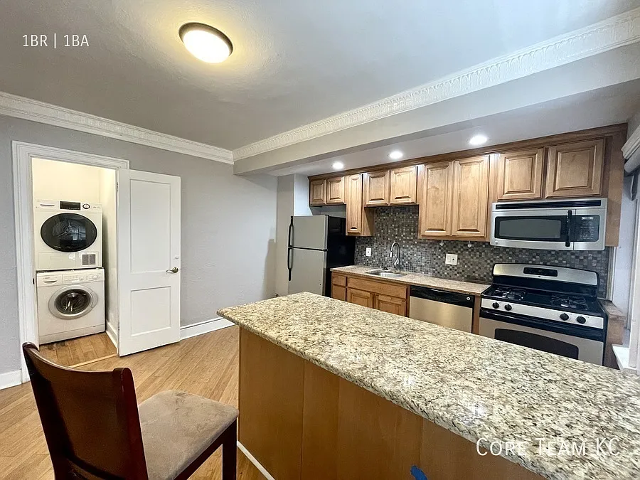 Updated 1 Bedroom at Robert Louis Stevenson — Photo 2