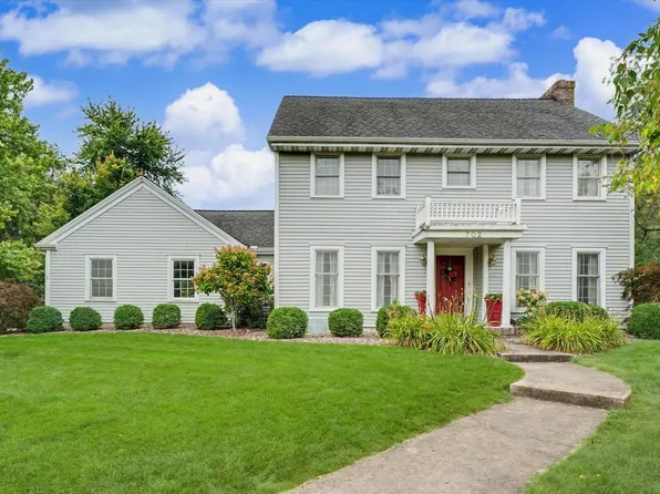 702 Cambridge Dr, Paxton, IL 60957