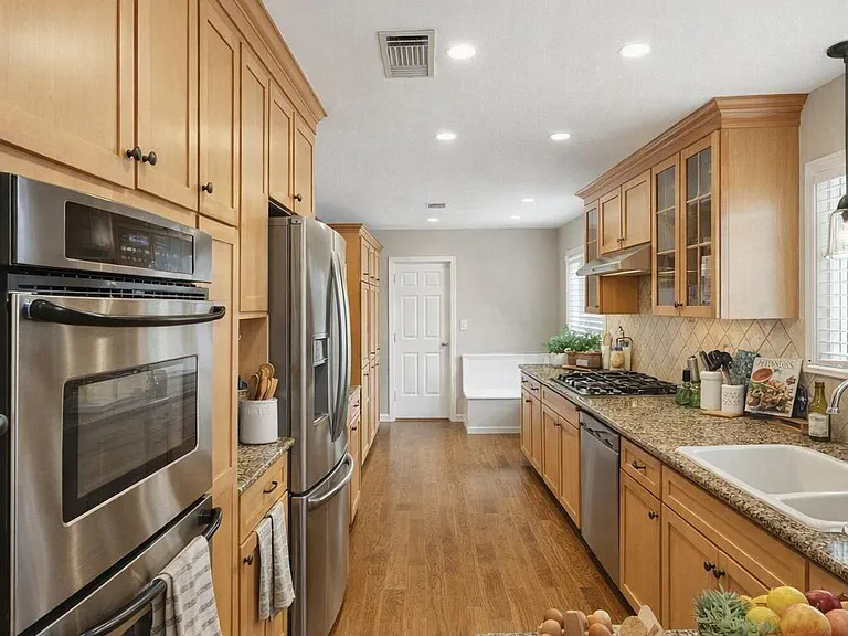 6131 Yarwell Dr — Photo 16