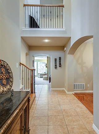 3rd image of 960 Noble Ave