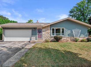 1817 Chapman Dr, Waukesha, WI
