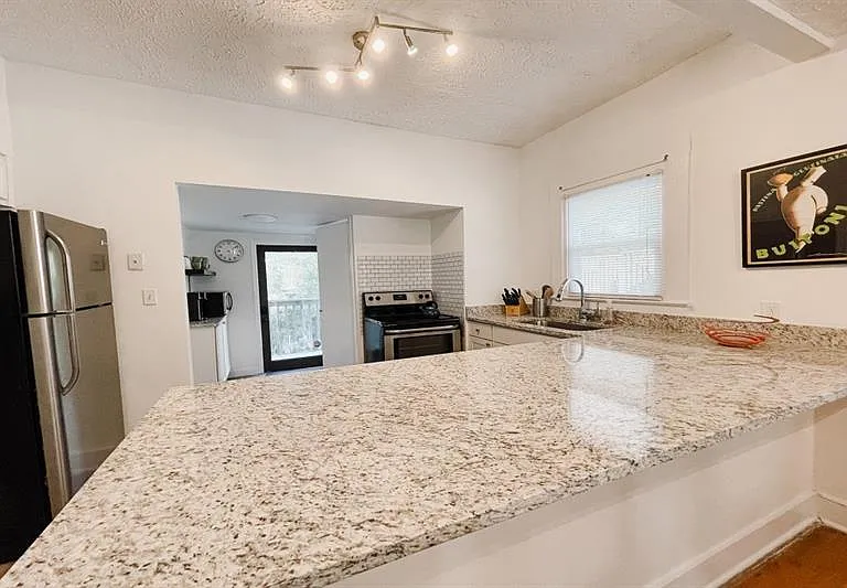 1408 Memorial Dr SE #UPSTAI — Photo 12