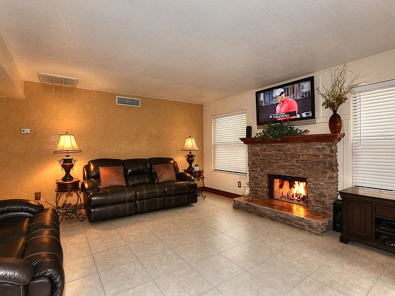 4th image of 16935 E De Anza Dr