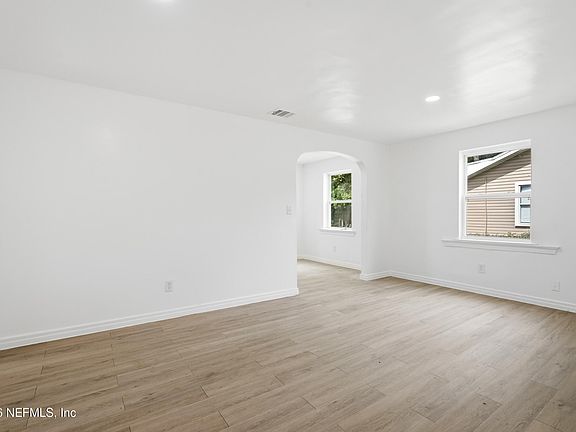 4th image of 3267 SUNNYBROOK Avenue N