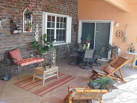 5th image of 940 NW 201st Ave