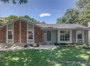 10018 Oakridge Dr, Overland Park, KS 66212