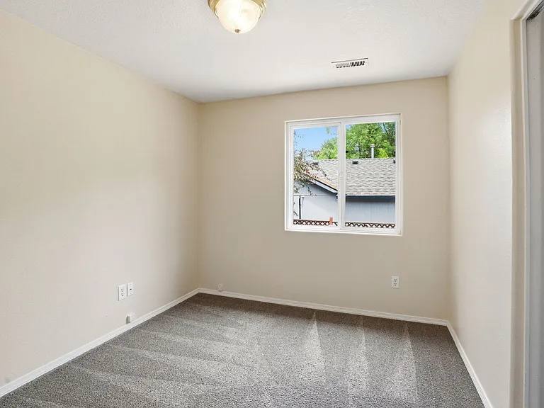 307 NW Angela Ln — Photo 22