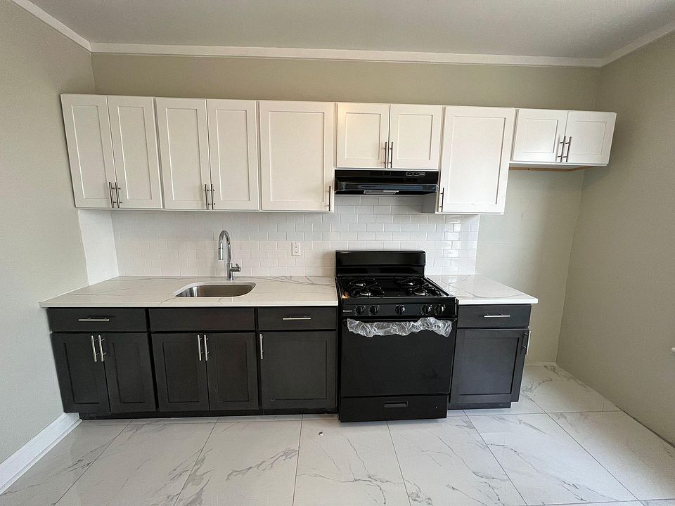 1st image of 130 Osborne Ter #1