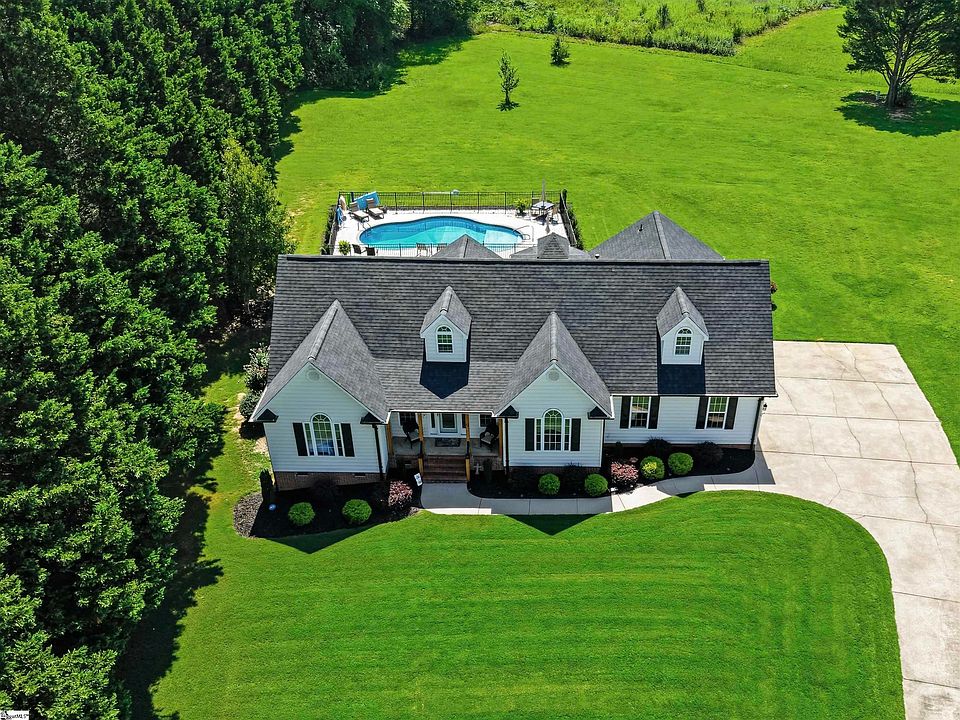 1st image of 12 Silver Meadow Ln