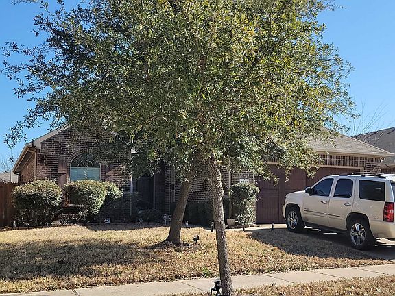 3rd image of 2031 Carriage Rd