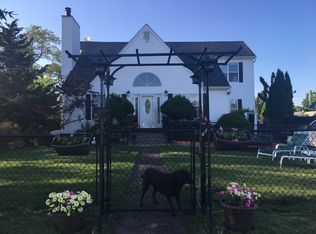 19 Westminster Dr, Shirley, NY 11967