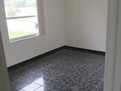 4th image of 4855 Headlee Dr