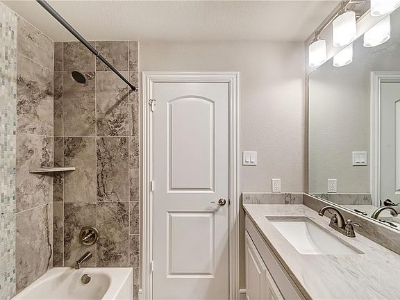 5th image of 328 Riverdance Way