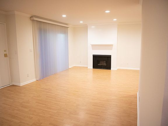 2nd image of 1143 Lincoln Blvd #2