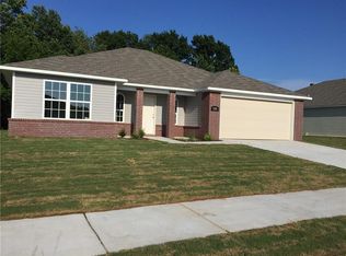 1198 S Spritz Dr, Fayetteville, AR 72701