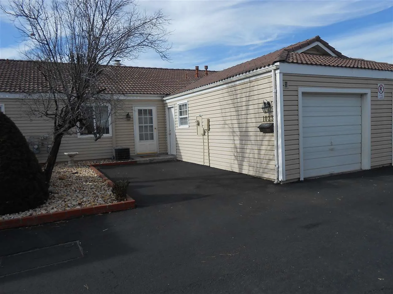 1023 Bradley Sq photo 1