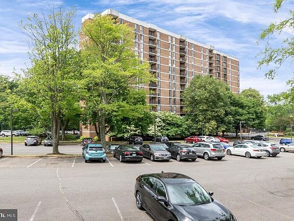 3rd image of 2300 Pimmit Dr APT 316