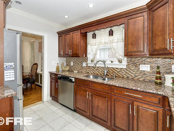 4th image of 11750 228th St