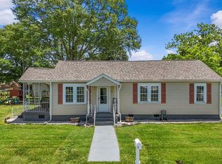 28 Woodward St, Woodruff, SC 29388