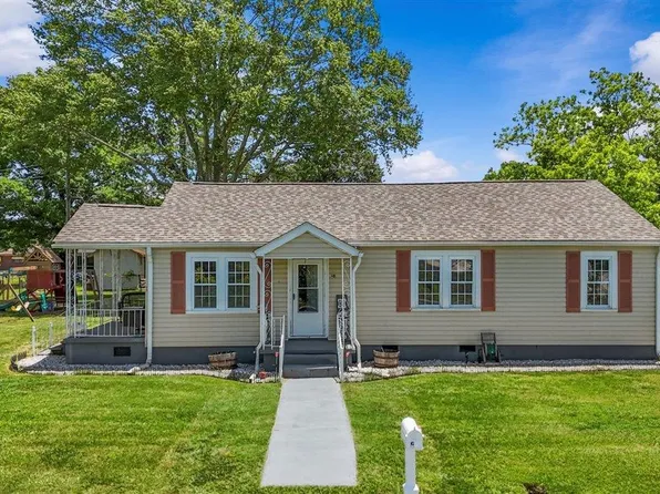 28 Woodward St, Woodruff, SC 29388