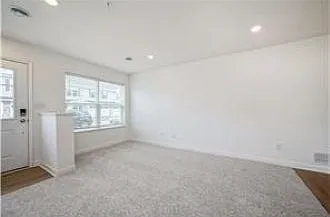 3 bed, 1800 sqft, $2,400 — Photo 3
