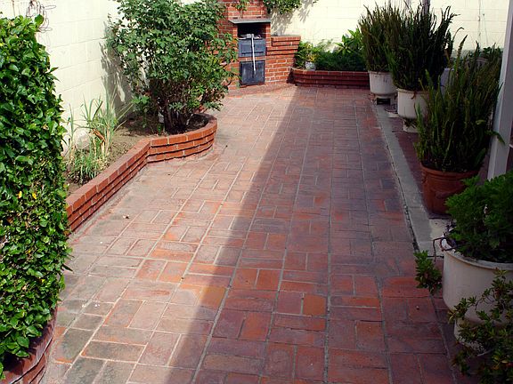 2nd image of 1635 N Catalina Ave