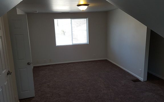 5th image of 212 Highmoor Dr