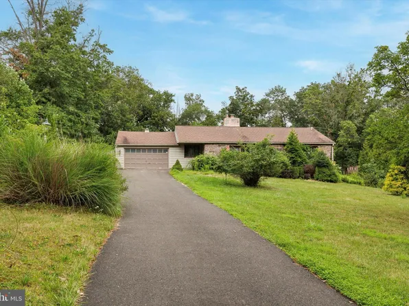 4270 Sunnyside Dr, Doylestown, PA 18902