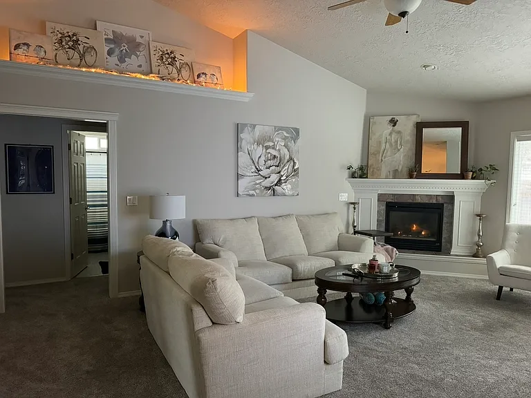 3082 N Astaire Ave — Photo 2