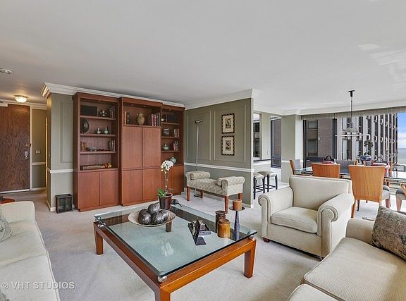 3rd image of 1555 N Astor St APT 4W