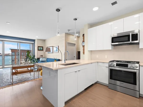 45 Lewis St #Penthouse 14, Boston, MA 02128