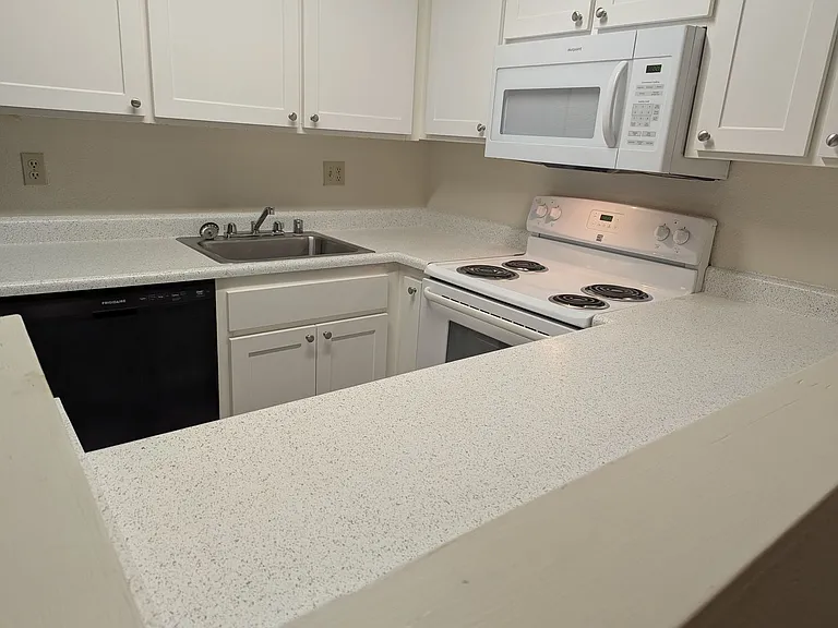 Eastlake Apartments — Photo 45