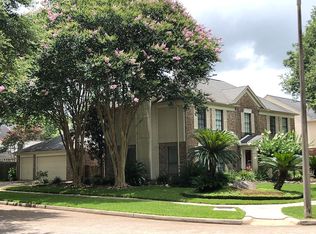 147 Hidden Lake Dr, League City, TX 77573