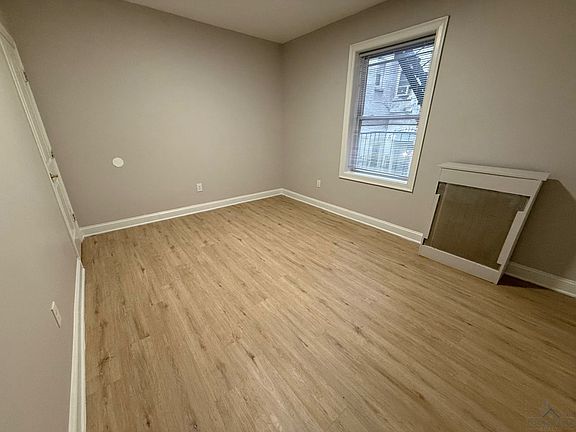 3rd image of 167 Manhattan Ave #6A