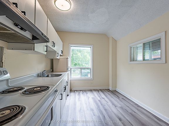5th image of 307 Grey St E