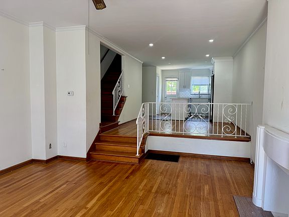 3rd image of 1664 Elmwood Ave