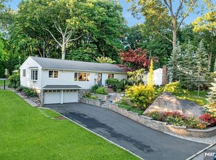 195 Overlook Pl, Mahwah, NJ 07430