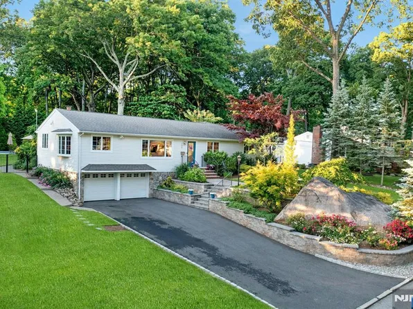 195 Overlook Pl, Mahwah, NJ 07430