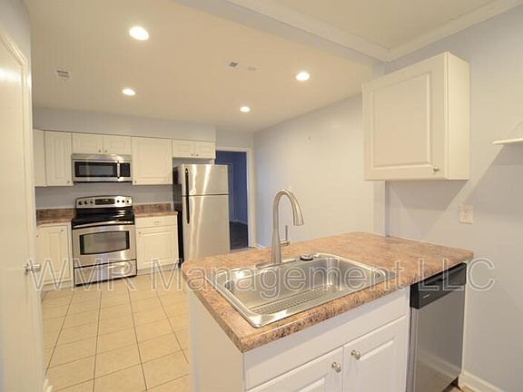 2nd image of 3132 Cedarhurst Dr