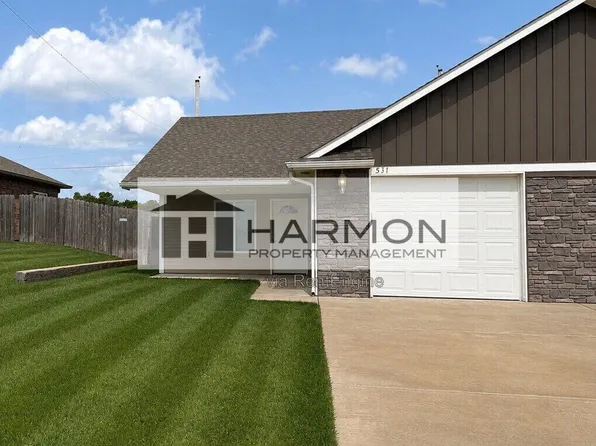 417 N Meadowlark Dr, El Dorado, KS 67042