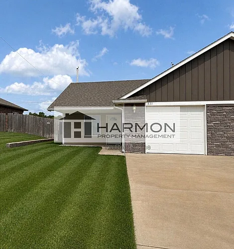 417 Meadowlark Dr Photo 1