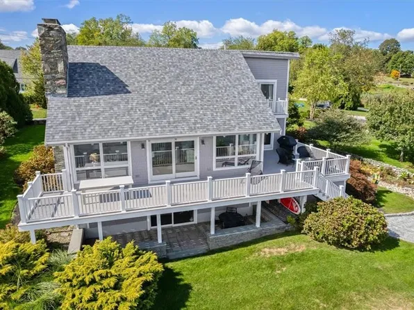 90 Macomber Ln, Portsmouth, RI 02871