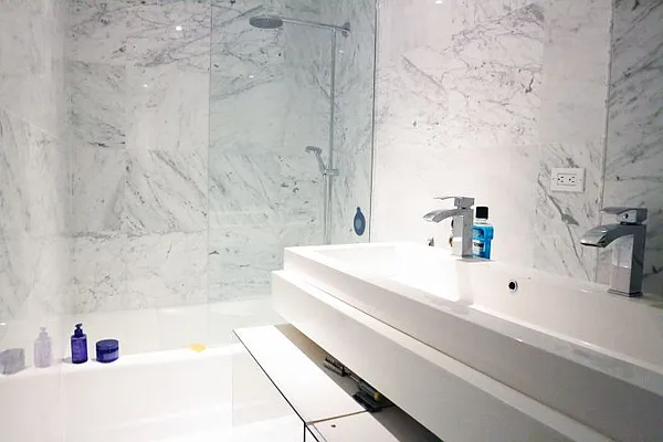 Rented by Barlavi Inc. | media 21