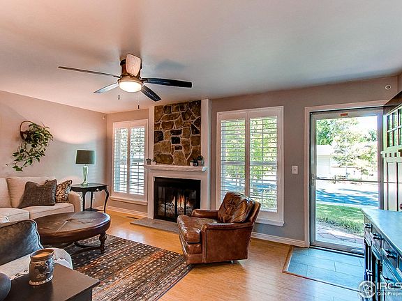 5th image of 1016 Banyan Ct