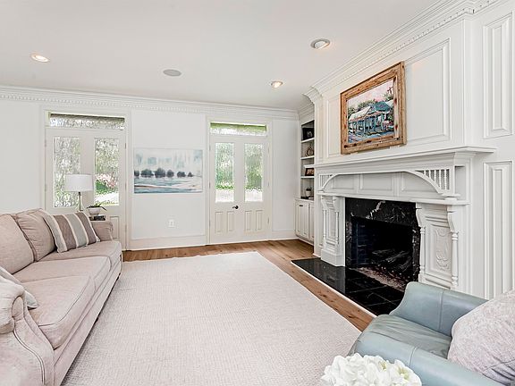 3rd image of 1605 Applewood Rd