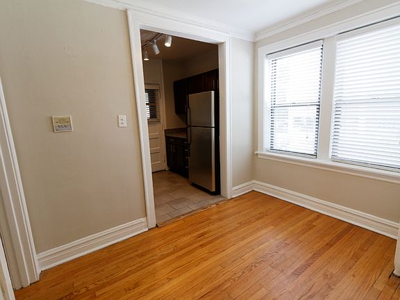3rd image of 859 W Buena Ave APT 2N