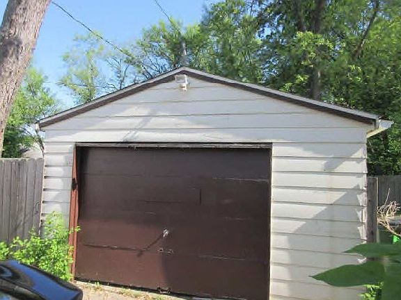 5th image of 25 Ennis Ave